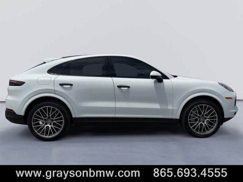Used 2023 Porsche Cayenne Platinum Edition AWD/4WD image 2
