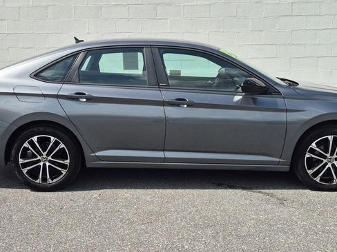 Used 2025 Volkswagen Jetta Sport FWD image 9