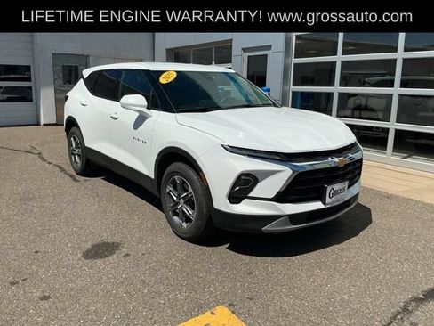 Used 2025 Chevrolet Blazer LT AWD/4WD image 2