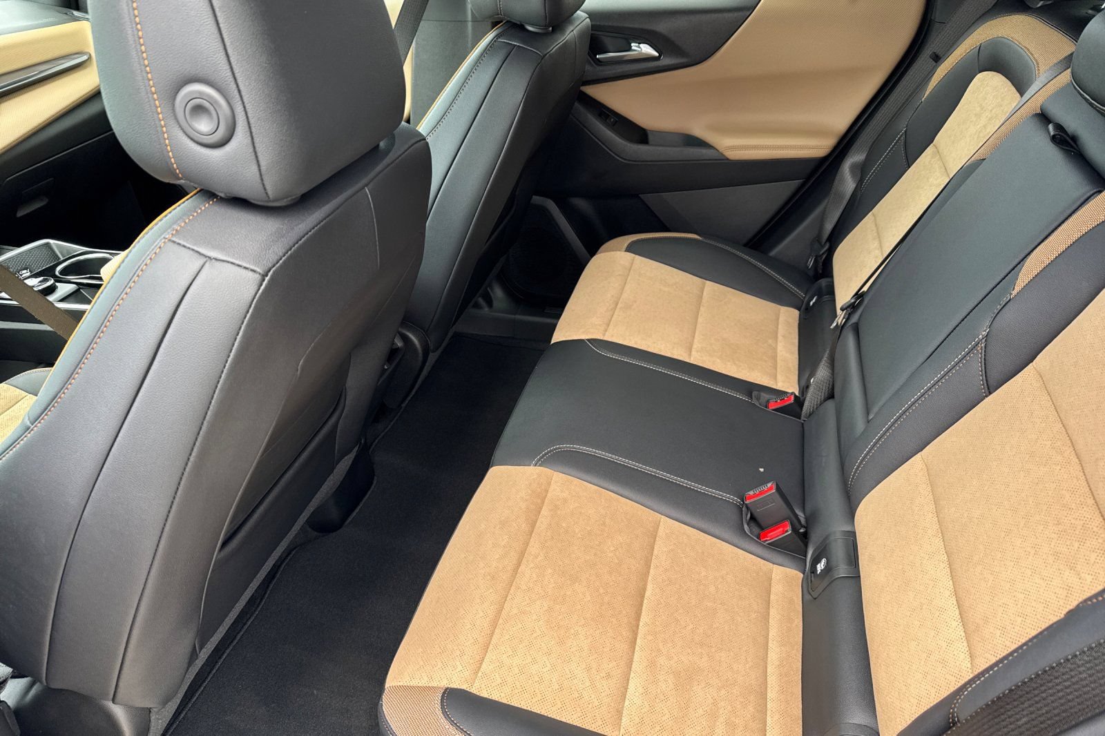Used 2025 Chevrolet Equinox ACTIV w/ Safety and Technology Package AWD/4WD image 14