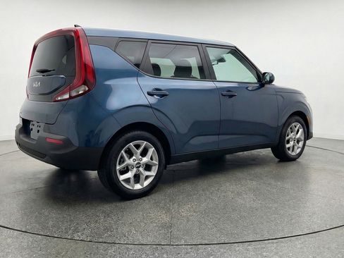 Used 2025 Kia Soul LX w/ LX Technology Package FWD image 9