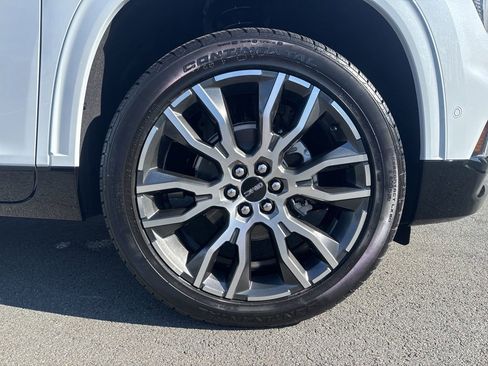 New 2026 GMC Acadia Denali Ultimate w/ LPO, Floor Liner Package image 9