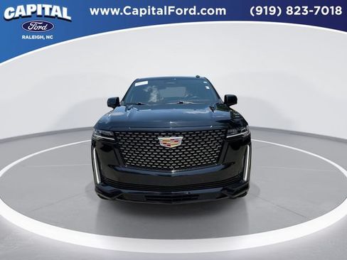Used 2023 Cadillac Escalade Premium Luxury AWD/4WD image 3