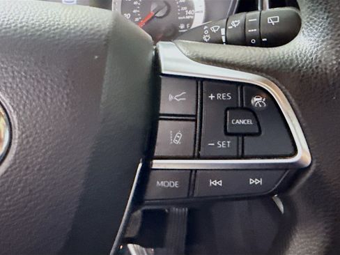 Used 2020 Toyota Highlander LE image 15