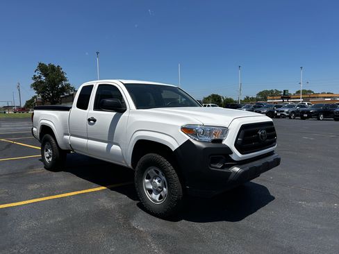 Used 2023 Toyota Tacoma SR RWD image 3