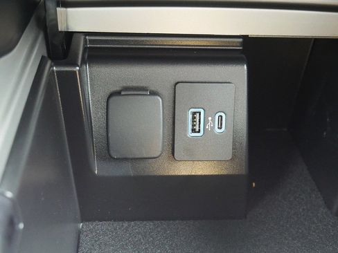 Used 2024 Ford Explorer Limited w/ Limited Technology Package AWD/4WD image 45