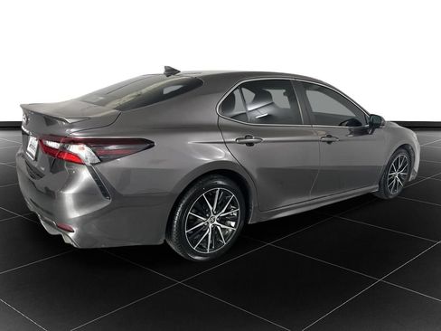 Used 2022 Toyota Camry SE FWD image 5