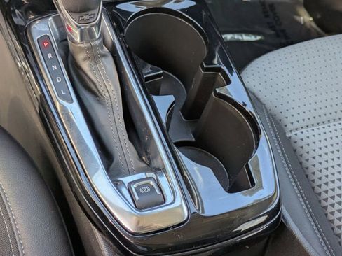 Used 2025 Chevrolet Trax LT w/ LT Convenience Package image 16