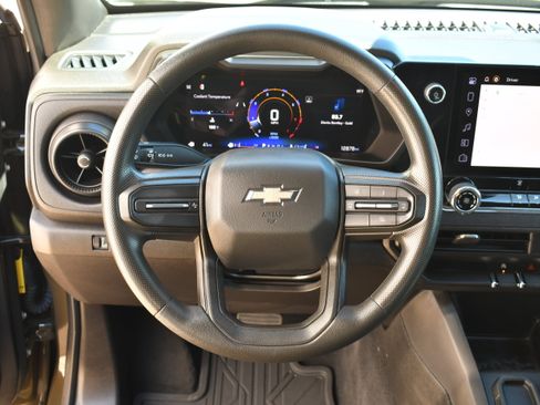 Used 2024 Chevrolet Colorado W/T RWD image 16