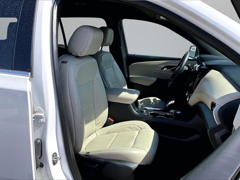 Used 2022 Chevrolet Traverse LS FWD image 7
