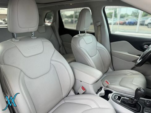 Used 2021 Jeep Cherokee Limited AWD/4WD image 24