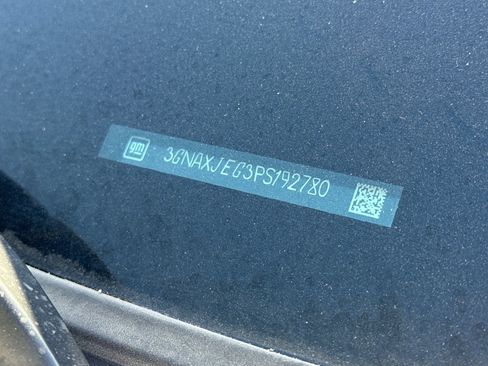 Used 2023 Chevrolet Equinox LT FWD image 3