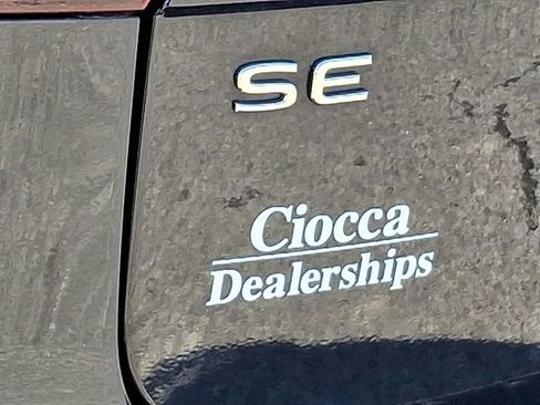 Used 2022 Volkswagen Tiguan SE R-Line image 34