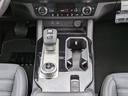 New 2026 Mitsubishi Outlander LE FWD image 17