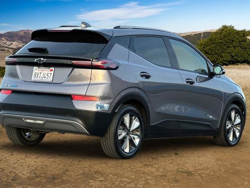 Used 2022 Chevrolet Bolt EUV LT w/ Convenience Package image 4