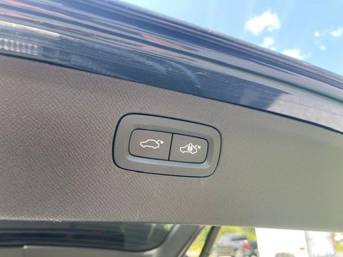 Used 2025 Volvo XC90 T8 Plus w/ Protection Package Premier AWD/4WD image 14