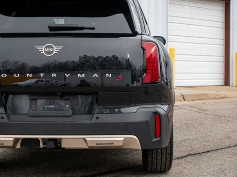 Used 2025 MINI Cooper Countryman S w/ Comfort Package Max image 17