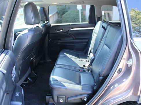 Used 2017 Toyota Highlander XLE FWD image 36