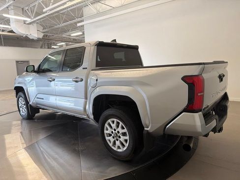Certified 2025 Toyota Tacoma SR5 AWD/4WD image 5