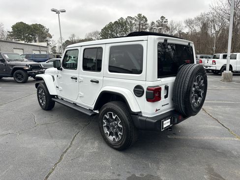 Used 2025 Jeep Wrangler Sahara w/ Safety Group image 7