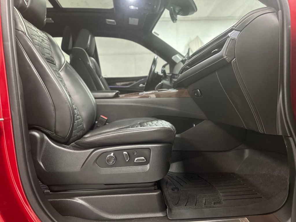 Used 2021 Cadillac Escalade Premium Luxury Platinum AWD/4WD image 22