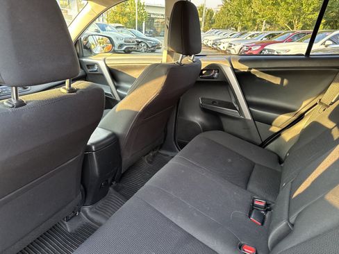 Used 2018 Toyota RAV4 XLE AWD/4WD image 15