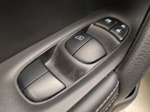 Used 2019 Nissan Rogue SV image 27