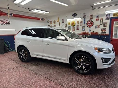 Used 2017 Volvo XC60 T6 R-Design w/ Protection Package AWD/4WD image 4