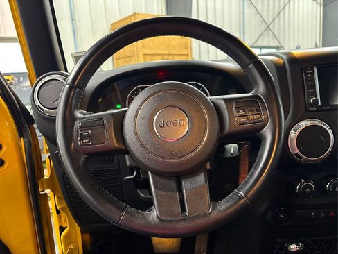 Used 2015 Jeep Wrangler Rubicon w/ Power Convenience Group image 19