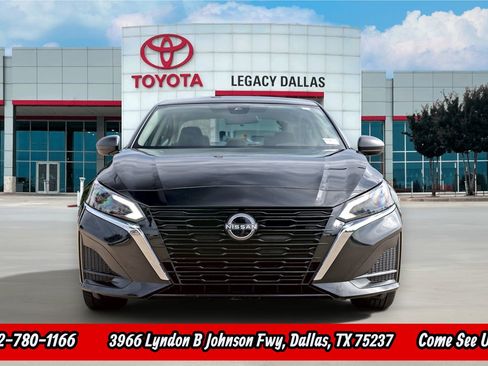 Used 2024 Nissan Altima 2.5 SV FWD image 4