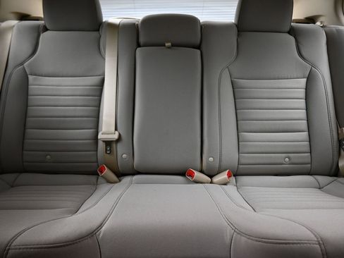 Used 2018 Ford Taurus SE image 25