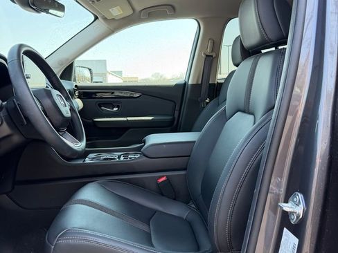 Used 2025 Honda Pilot EX-L image 12