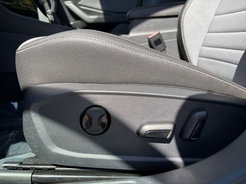 Used 2025 Volkswagen Jetta SE image 23