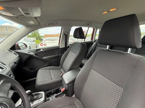 Used 2011 Volkswagen Tiguan S image 10