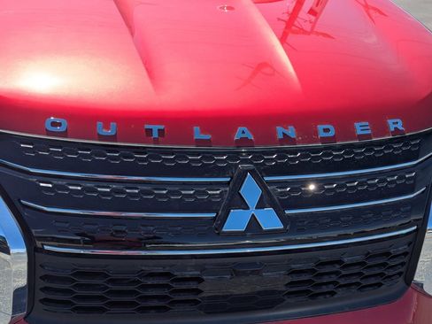 Used 2025 Mitsubishi Outlander 4WD Plug-In Hybrid image 11