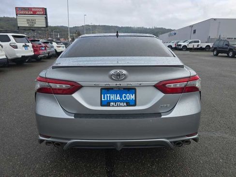 Used 2018 Toyota Camry XSE image 4