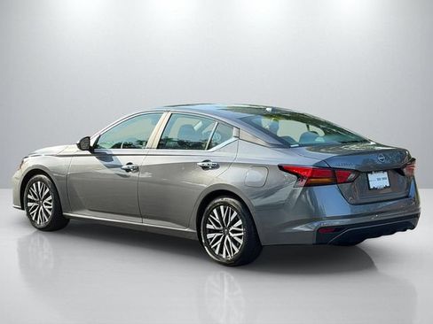 Used 2025 Nissan Altima 2.5 SV FWD image 7