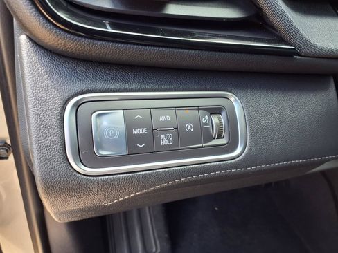 Used 2025 Buick Enclave Preferred AWD/4WD image 22