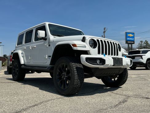 Used 2021 Jeep Wrangler Unlimited Sahara AWD/4WD image 2
