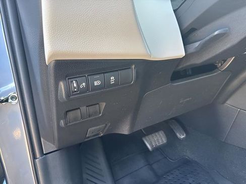 Used 2026 Toyota Corolla Cross L FWD image 18