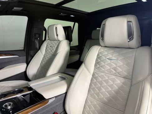Used 2025 Cadillac Escalade Sport Platinum AWD/4WD image 6