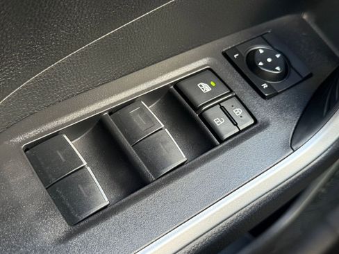 Used 2023 Toyota RAV4 Limited image 27