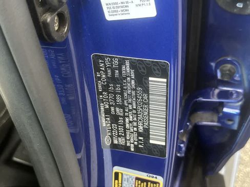 Used 2023 Hyundai Venue SEL FWD image 12