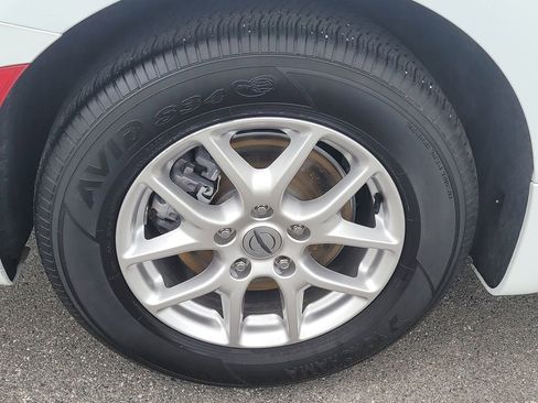 Used 2024 Chrysler Pacifica Touring-L image 5