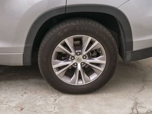 Used 2014 Toyota Highlander Plus FWD image 6