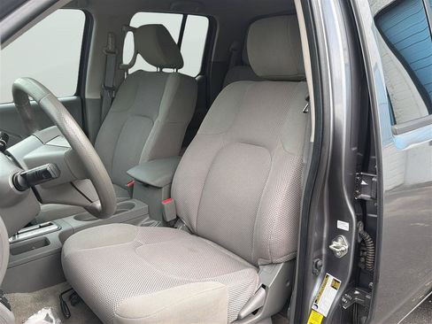 Used 2018 Nissan Frontier SV AWD/4WD image 12