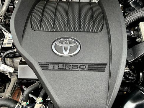 Used 2023 Toyota Highlander XLE AWD/4WD image 35