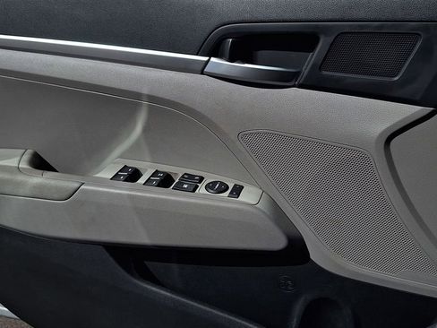 Used 2019 Hyundai Elantra SE image 9