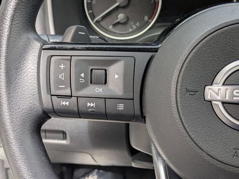Used 2023 Nissan Rogue SV FWD image 16