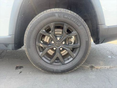 Certified 2024 Jeep Grand Cherokee L Altitude AWD/4WD image 26
